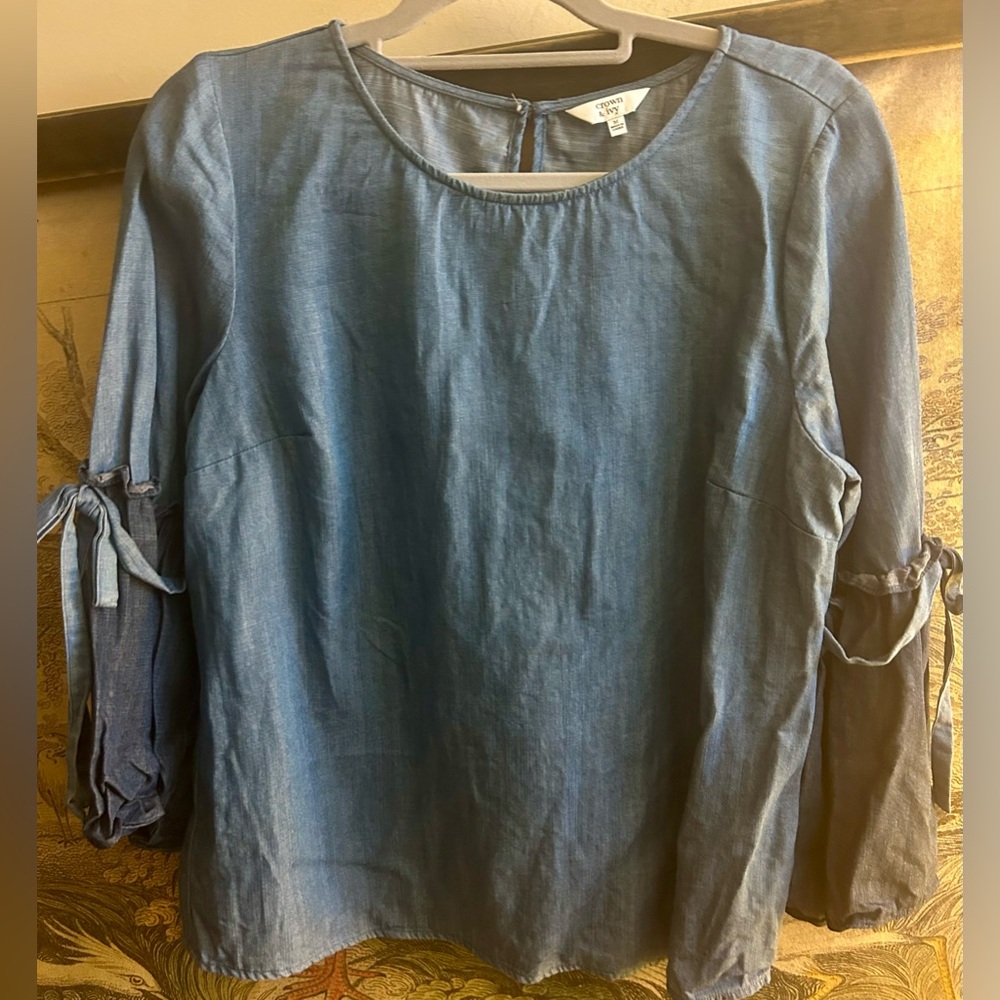 * Crown & Ivy Medium Denim Wash Boho Bell Sleeve Blouse Top SZ Medium *